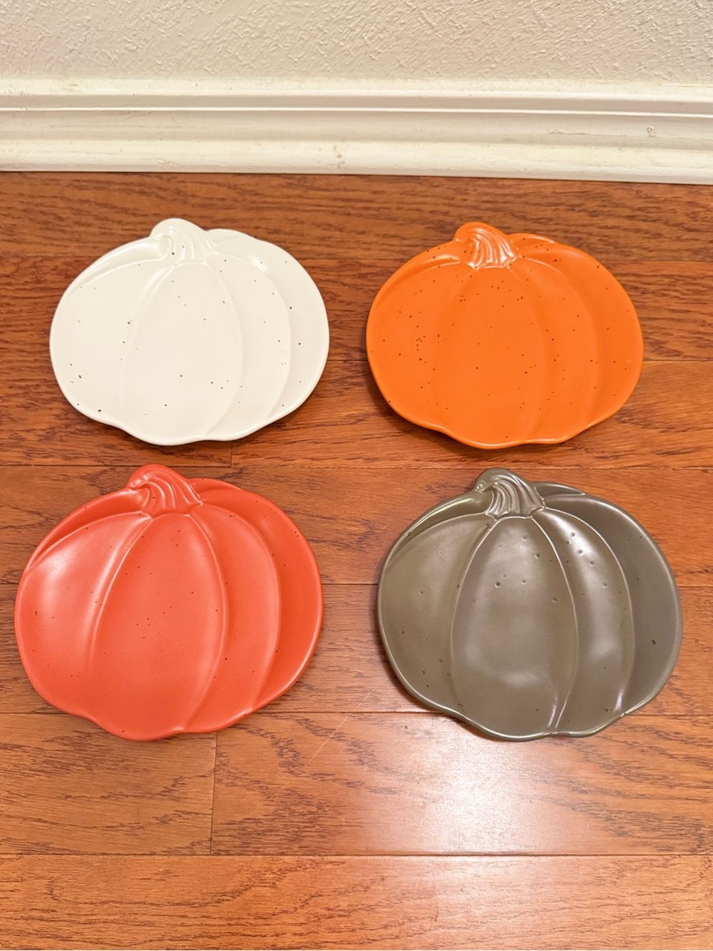 Threshold Set of 4 Stoneware Pumpkin Appetizer Dessert Plates Cottagecore Autumn